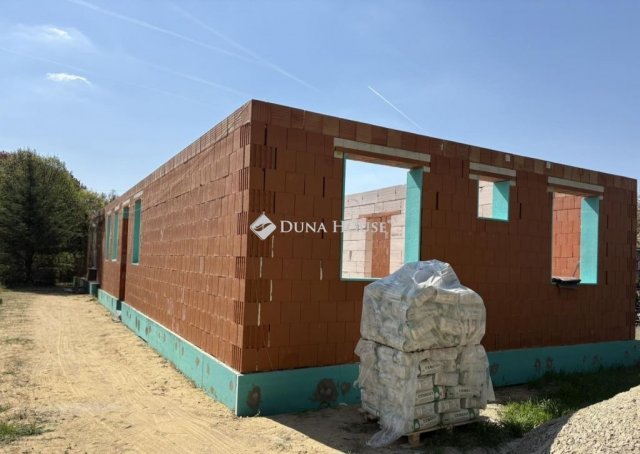 Eladó családi ház, Ócsán 94.9 M Ft, 4 szobás