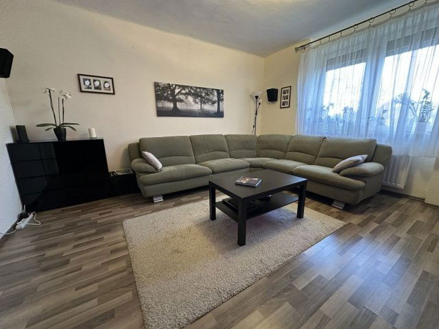 Eladó családi ház, Ercsiben 64.6 M Ft, 1+3 szobás