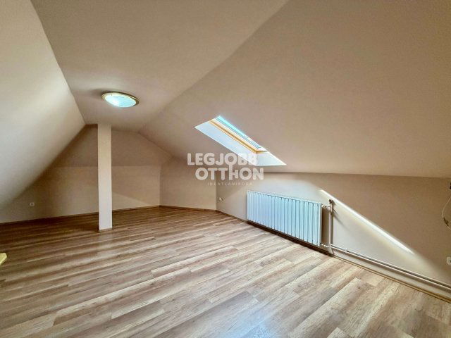 Eladó téglalakás, Cegléden 63.9 M Ft, 2 szobás