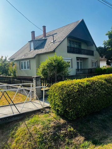 Eladó családi ház, Csokonyavisontán 36 M Ft, 6 szobás