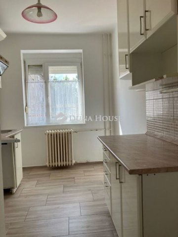 Eladó téglalakás, Tatabányán 55.5 M Ft, 3 szobás