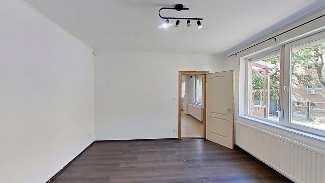 Eladó sorház, Pétfürdőn, Hősök terén 33 M Ft, 1 szobás