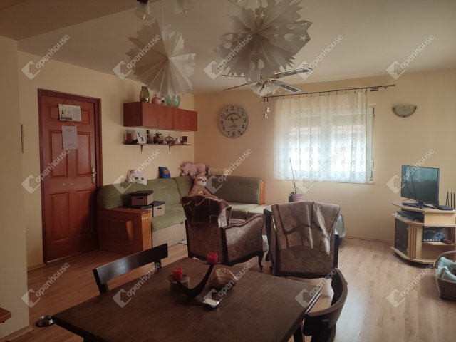 Kiadó családi ház, albérlet, Naszályon 700 E Ft / hó, 5 szobás