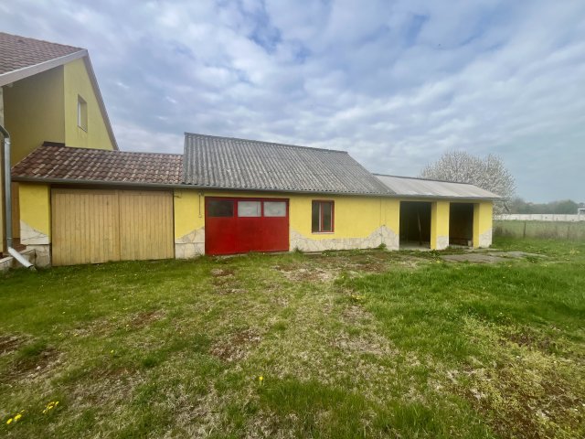 Eladó családi ház, Siófokon 94.2 M Ft, 4 szobás