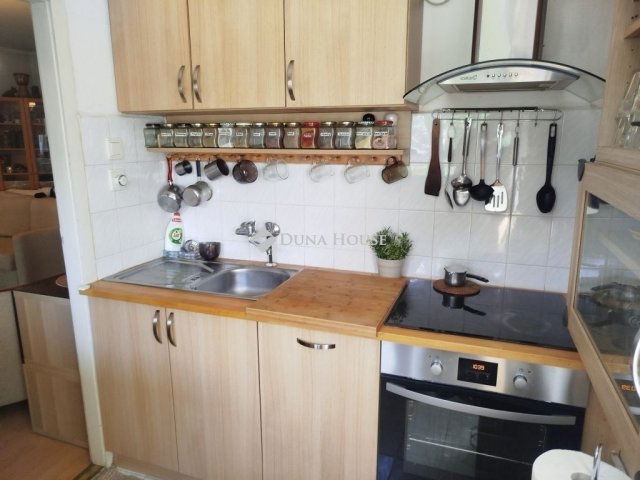 Eladó családi ház, Velencén 99 M Ft, 6 szobás