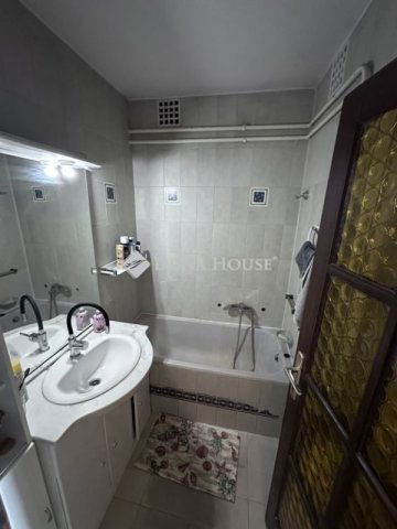 Eladó téglalakás, Pécsett 98.9 M Ft, 6 szobás