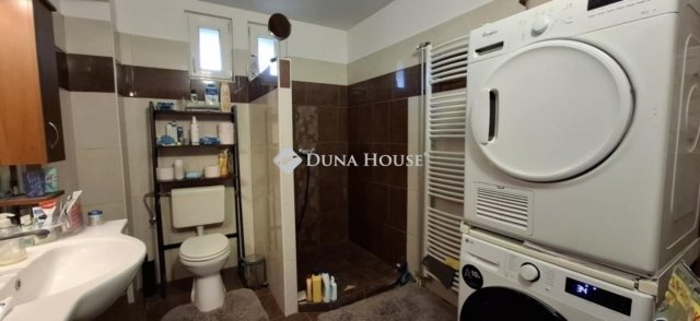 Eladó családi ház, Vecsésen 149.999 M Ft, 5 szobás