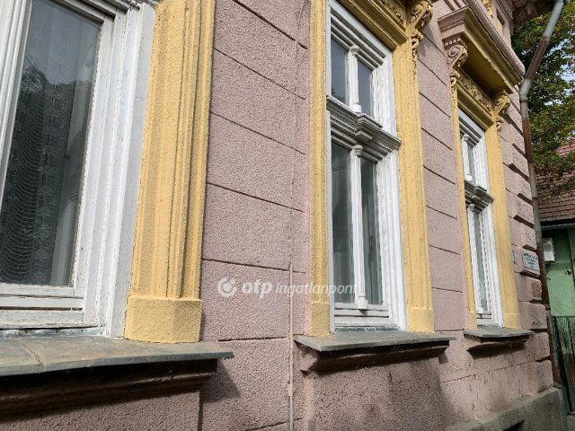 Eladó téglalakás, Túrkevén 9.9 M Ft, 1 szobás