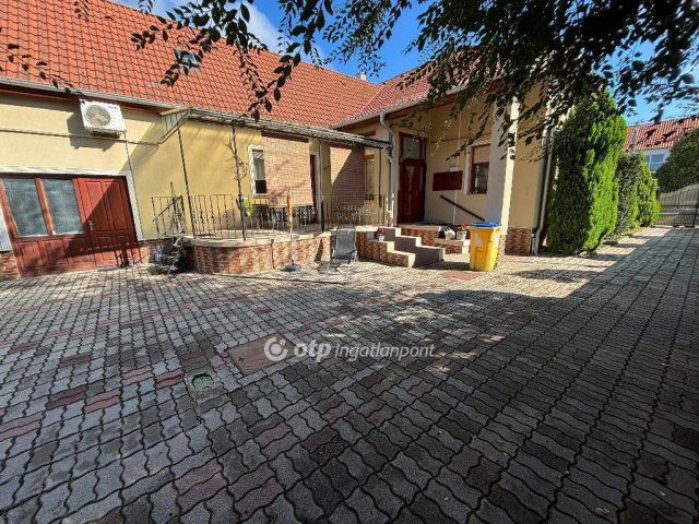Eladó családi ház, Nyíregyházán 89 M Ft, 4+1 szobás