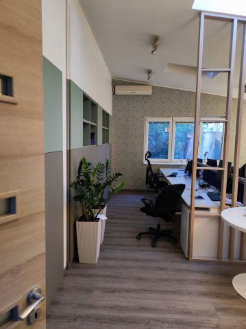 Kiadó iroda, Budapesten, VIII. kerületben, Bláthy Ottó utcában