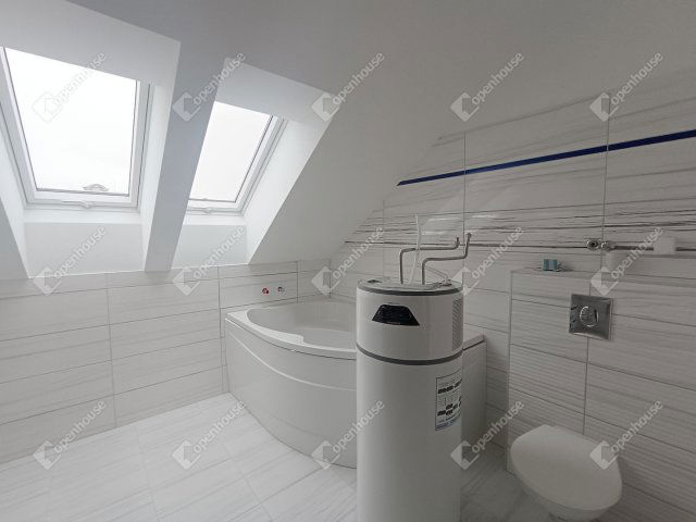 Eladó téglalakás, Sopronban 110 M Ft, 5 szobás