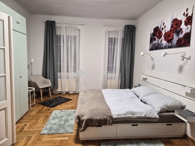 Eladó téglalakás, Budapesten, VII. kerületben 120.5 M Ft