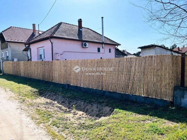 Eladó családi ház, Tápiószecsőn 36.9 M Ft, 2 szobás
