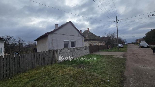 Eladó családi ház, Tetétlenen 12.5 M Ft, 2 szobás