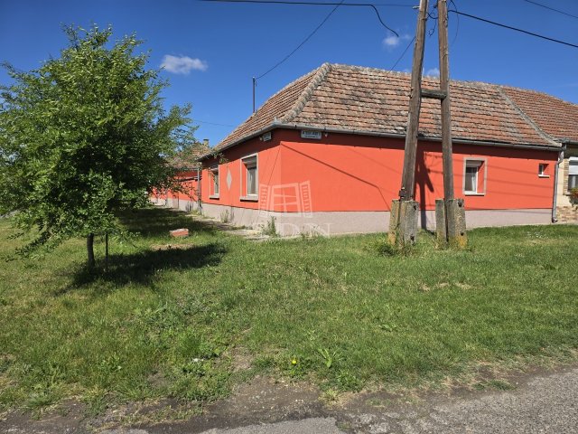 Eladó családi ház, Bácsalmáson 30 M Ft, 2 szobás