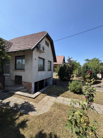 Eladó nyaraló, Tatán 38 M Ft, 2 szobás / költözzbe.hu