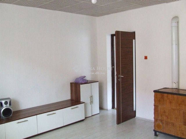 Eladó családi ház, Esztergomban 119.9 M Ft, 6 szobás