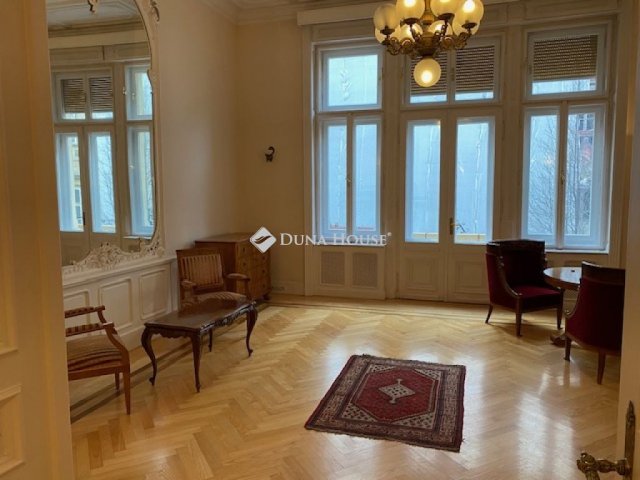 Kiadó téglalakás, albérlet, V. kerületben, Október 6. utcában