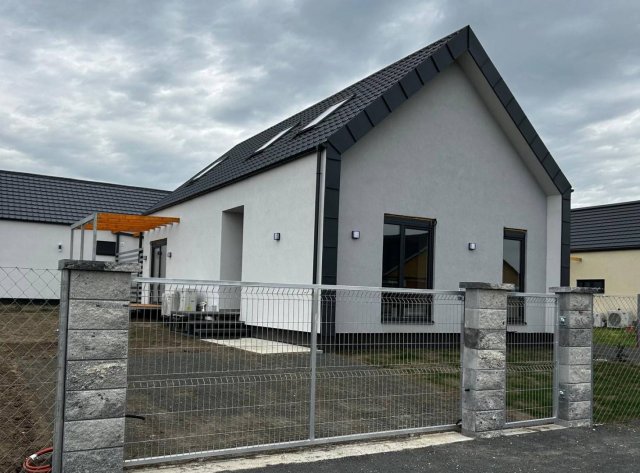 Eladó ikerház, Tordason 75 M Ft, 4 szobás / költözzbe.hu
