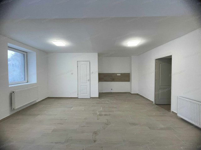 Eladó családi ház, Lábatlanon 27.9 M Ft, 2 szobás