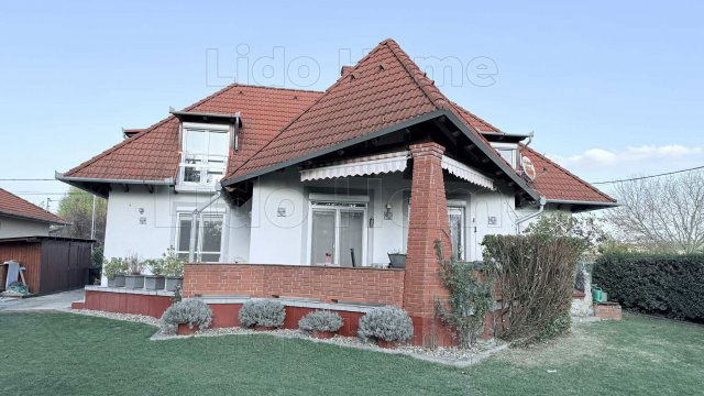 Eladó családi ház, Balatonszentgyörgyön 145.5 M Ft, 7 szobás