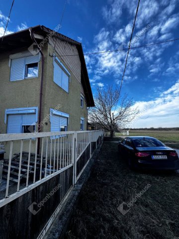 Eladó családi ház, Szomódon 65 M Ft, 9 szobás