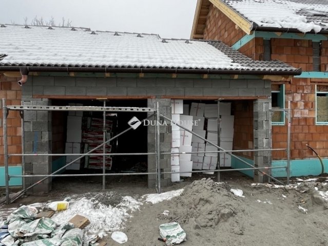 Eladó ikerház, Monoron 112 M Ft, 5 szobás / költözzbe.hu