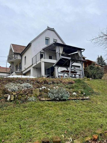 Eladó családi ház, Egerben 134.9 M Ft, 6 szobás