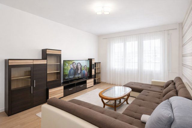 Eladó panellakás, Szegeden 69.5 M Ft, 4 szobás