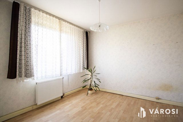 Eladó panellakás, Békéscsabán 32.49 M Ft, 3 szobás