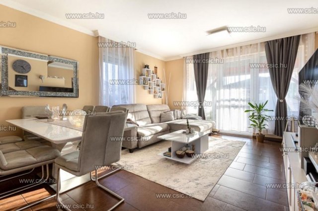 Eladó sorház, Nagytarcsán 126 M Ft, 4 szobás