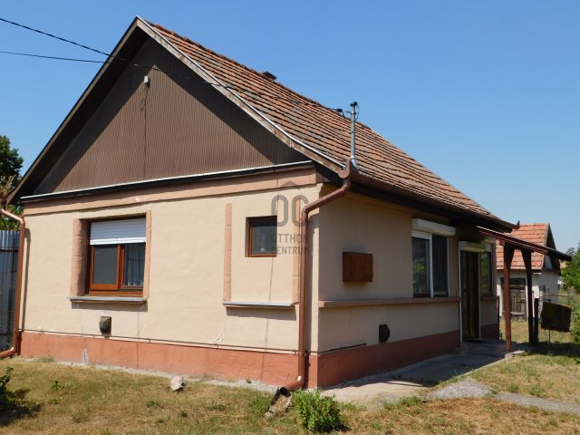 Eladó családi ház, Tápiószentmártonon 19.7 M Ft, 1 szobás