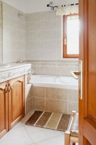 Eladó családi ház, Vácegresen 279.9 M Ft, 6 szobás