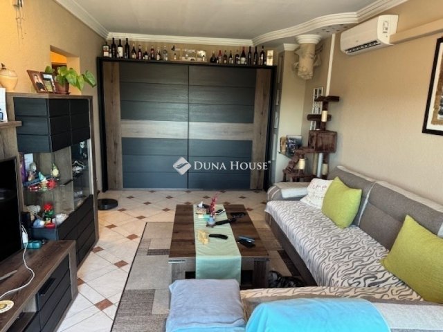 Eladó panellakás, Budapesten, III. kerületben 73.9 M Ft