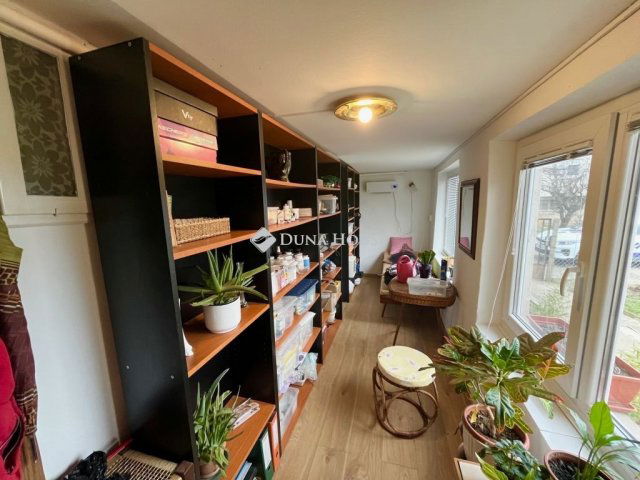 Eladó családi ház, Székesfehérvárott 69.9 M Ft, 1 szobás