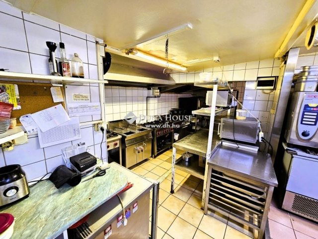 Eladó családi ház, Pilisvörösváron 199 M Ft, 8 szobás