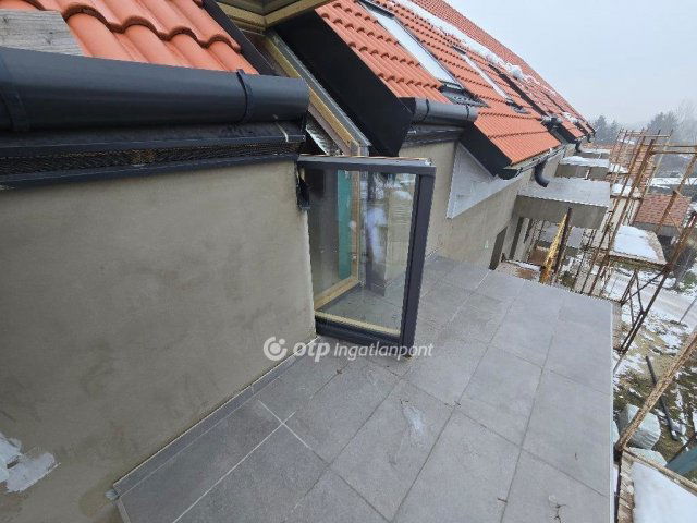 Eladó téglalakás, Pápán 37.5 M Ft, 1+1 szobás