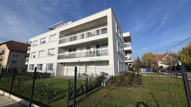 Eladó téglalakás, Debrecenben 112 M Ft, 4 szobás
