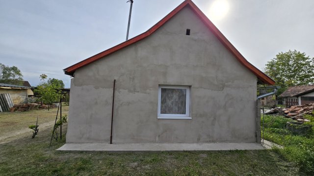 Eladó családi ház, Dunavecsén, Alkotmány utcában 15 M Ft