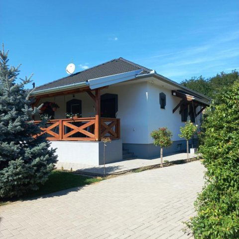 Eladó családi ház, Kecskeméten 99 M Ft, 3 szobás