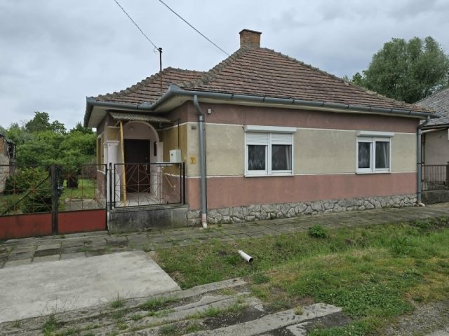 Eladó családi ház, Dombóváron 20.5 M Ft, 2+5 szobás