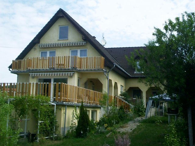 Eladó családi ház, Révfülöpön 240 M Ft, 5 szobás