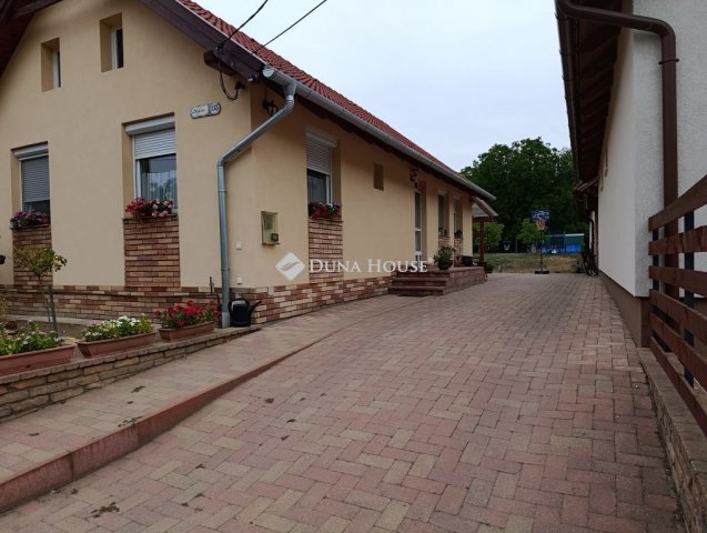 Eladó családi ház, Gödöllőn 110 M Ft, 3 szobás