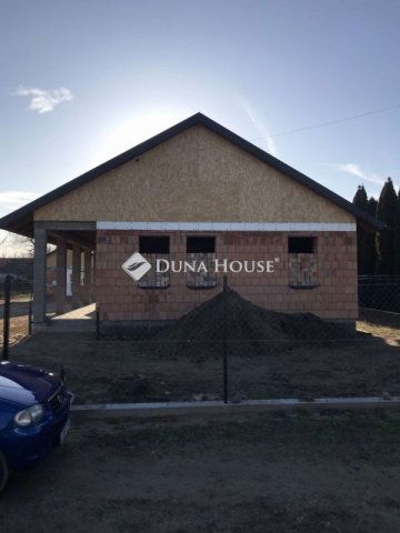 Eladó családi ház, Cegléden 39.9 M Ft, 2 szobás