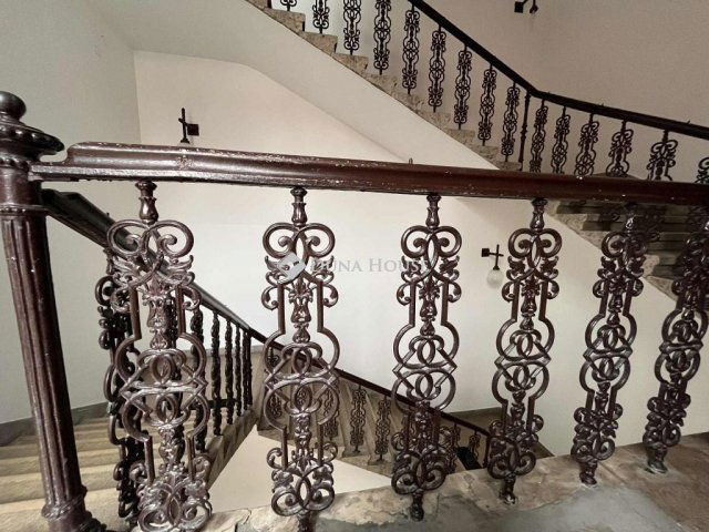 Eladó téglalakás, Győrött 86 M Ft, 4 szobás