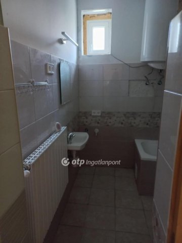 Eladó családi ház, Báron 24.5 M Ft, 4 szobás