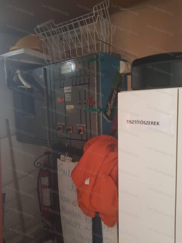 Eladó üzlethelyiség, Tatabányán 5.6 M Ft, 1 szobás