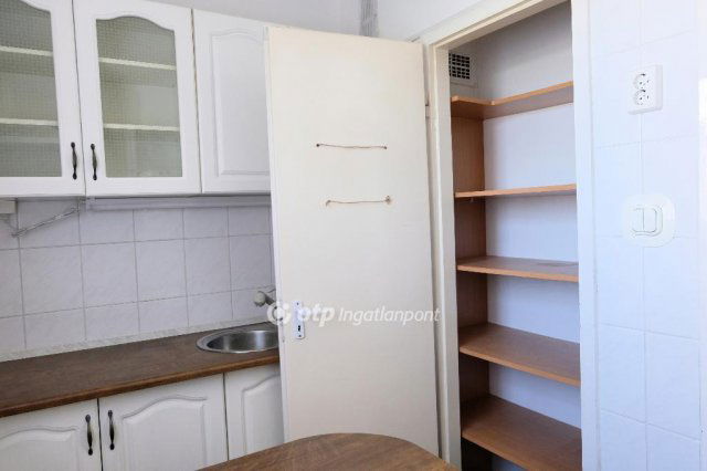 Eladó panellakás, Budapesten, III. kerületben 85 M Ft, 3 szobás
