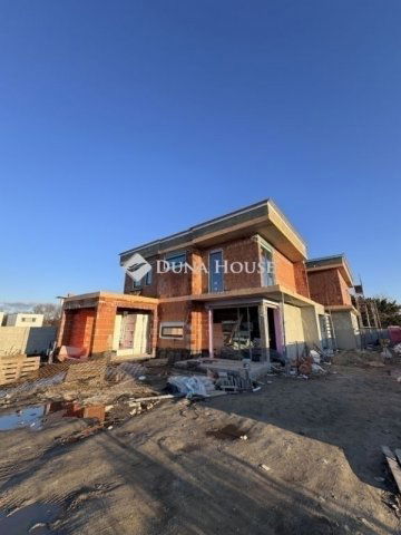 Eladó ikerház, Vecsésen 125 M Ft, 4+1 szobás