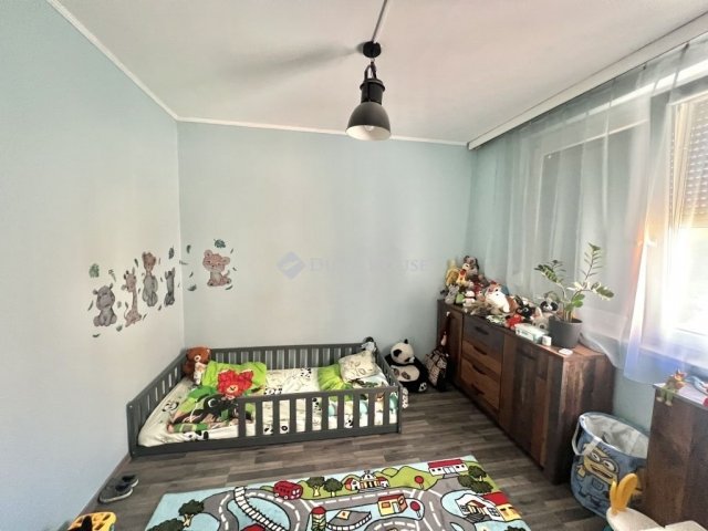 Eladó panellakás, Pétfürdőn 41 M Ft, 2 szobás